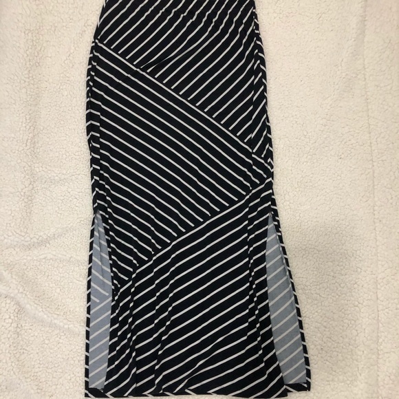 Maxi Skirt with Side Slits - Picture 3 of 6